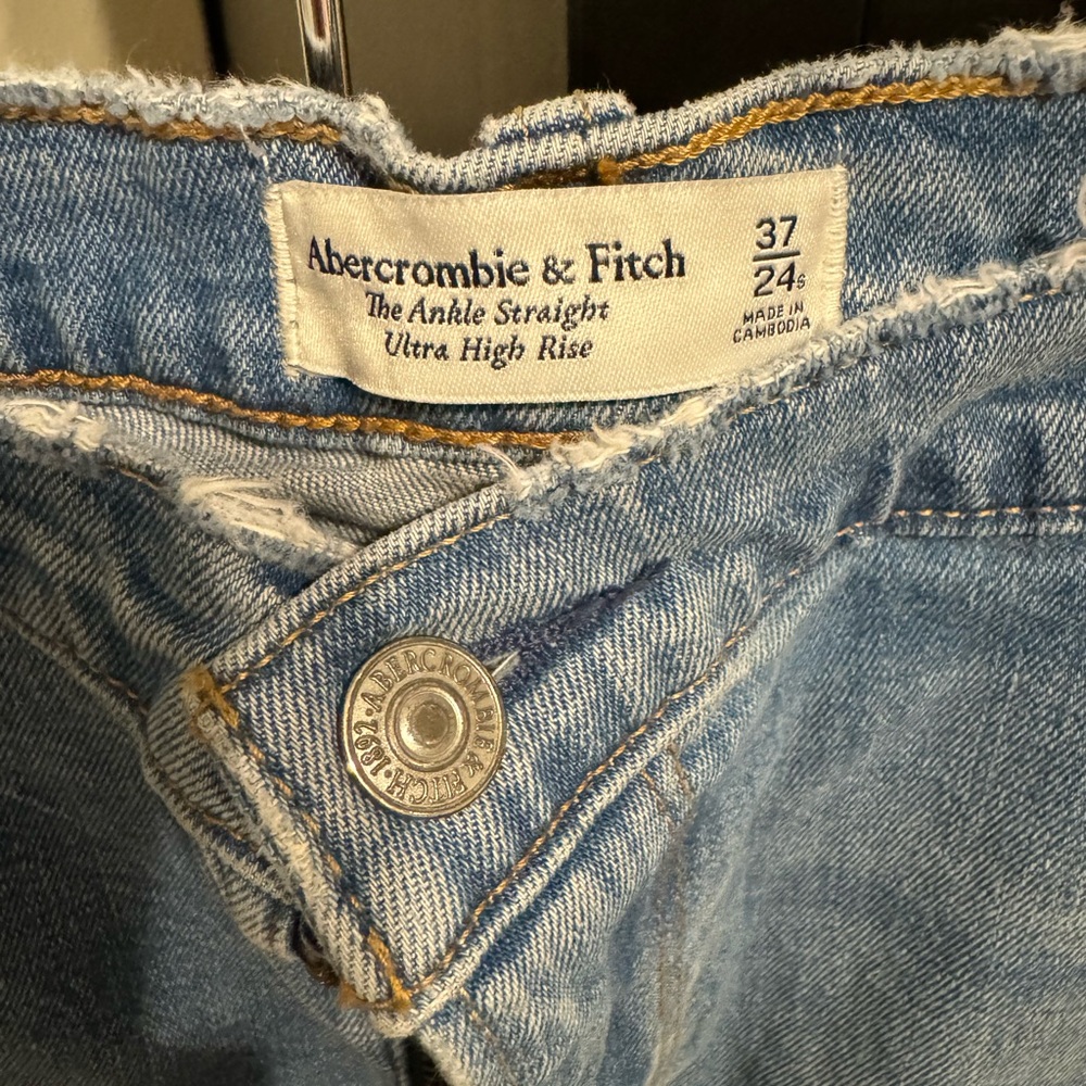 Abercrombie & Fitch the ankle straight ultra high rise jeans